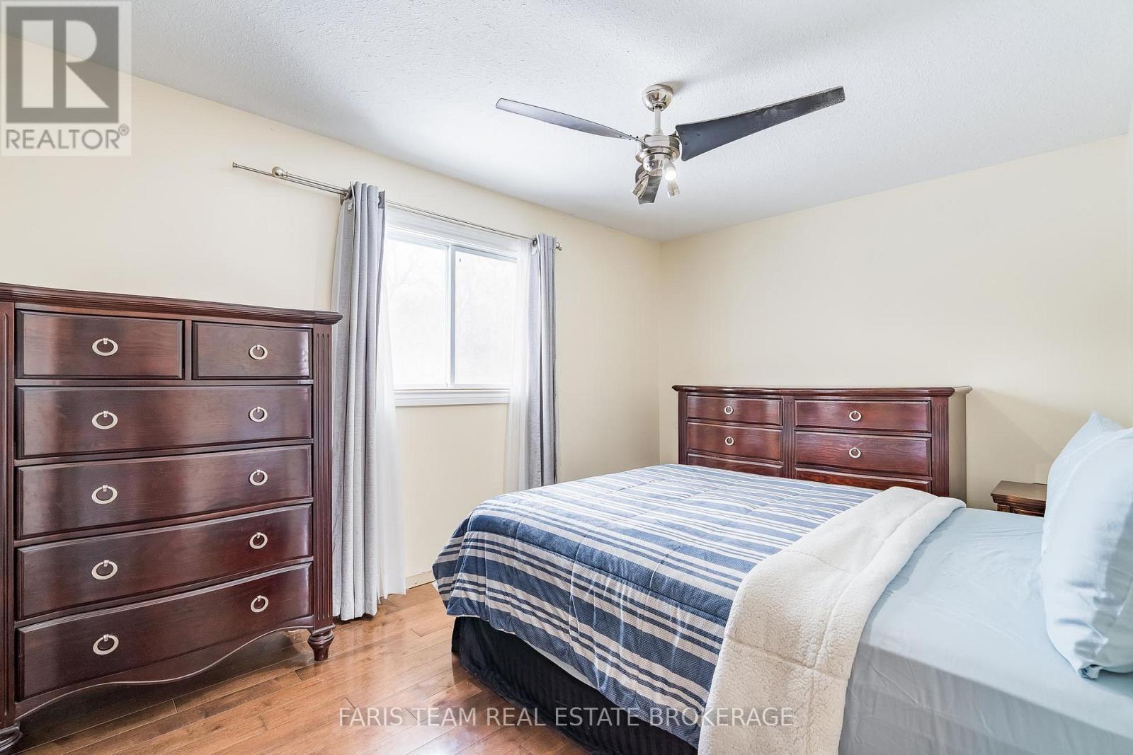 10 Surrey Lane, Clearview (New Lowell), Ontario  L0M 1N0 - Photo 15 - S12869712