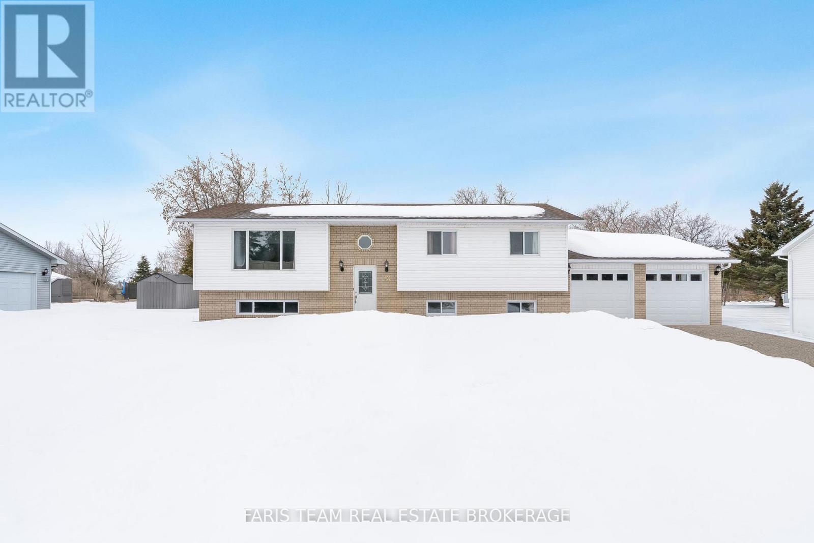 10 Surrey Lane, Clearview (New Lowell), Ontario  L0M 1N0 - Photo 2 - S12869712