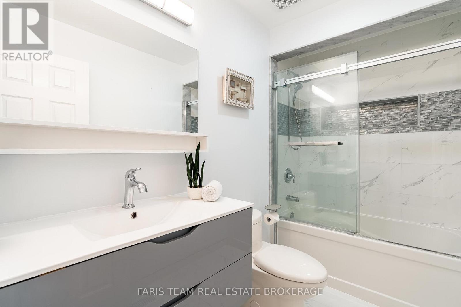 10 Surrey Lane, Clearview (New Lowell), Ontario  L0M 1N0 - Photo 20 - S12869712