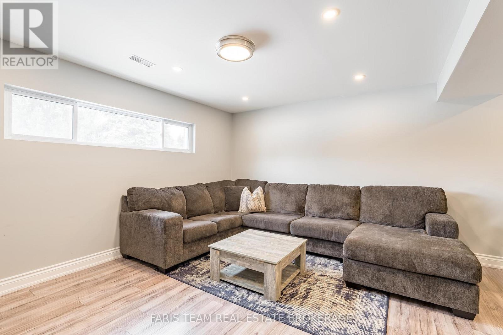 10 Surrey Lane, Clearview (New Lowell), Ontario  L0M 1N0 - Photo 22 - S12869712