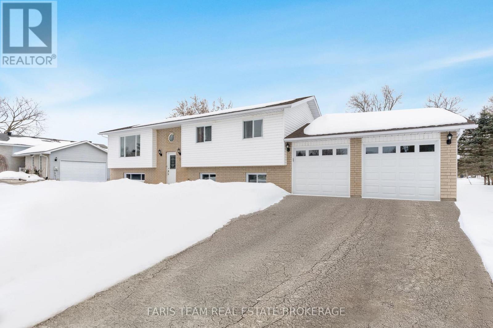 10 Surrey Lane, Clearview (New Lowell), Ontario  L0M 1N0 - Photo 3 - S12869712