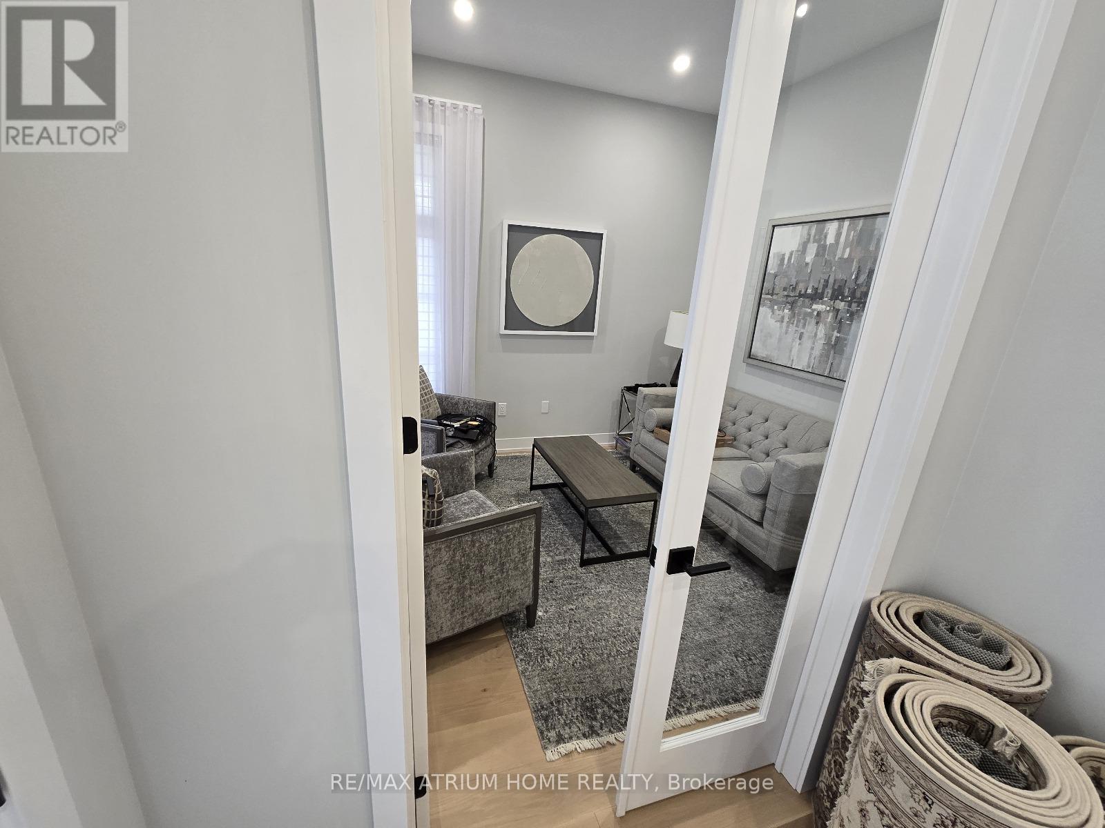 5 Norbury Crescent, Toronto, Ontario  M1P 0G3 - Photo 4 - E12860214