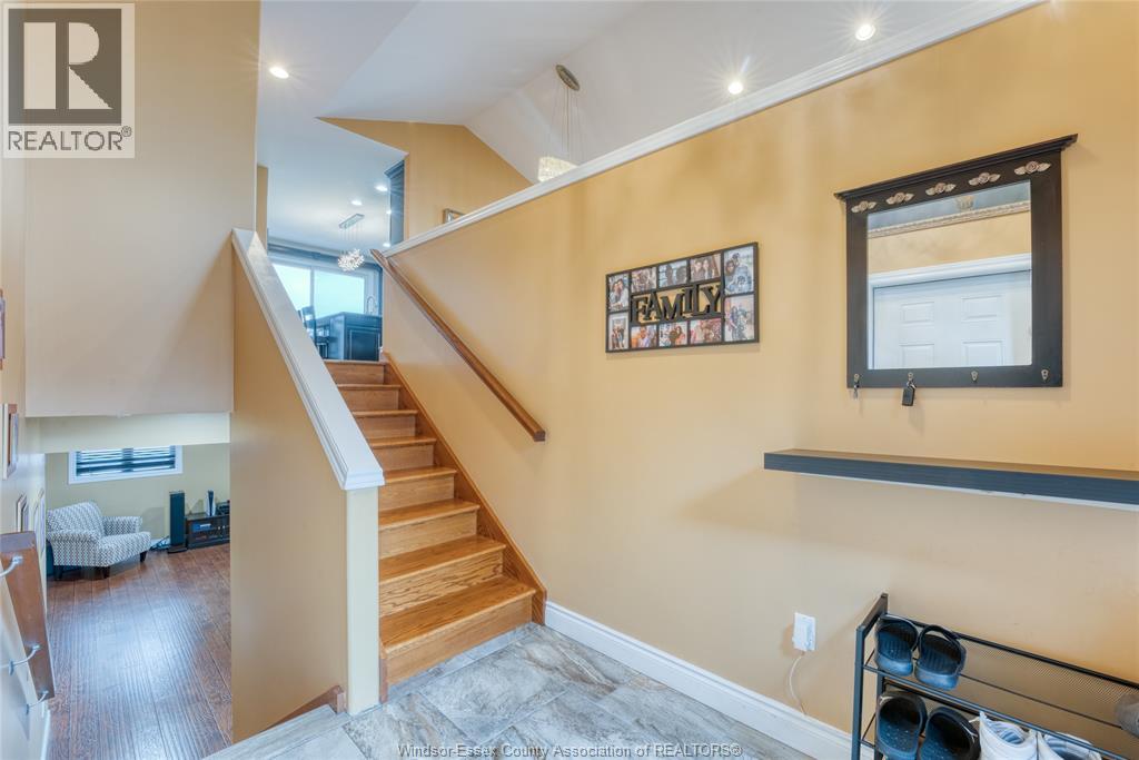 4692 Shadetree Crescent, Windsor, Ontario  N9G 2V1 - Photo 3 - 26005061