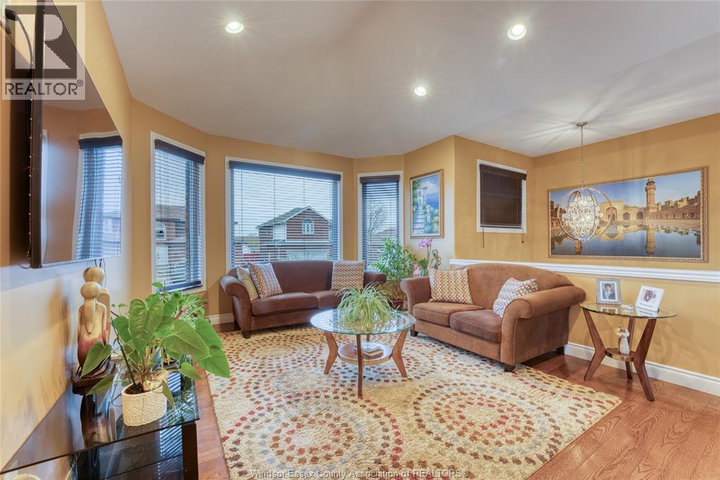 4692 Shadetree Crescent, Windsor, Ontario  N9G 2V1 - Photo 5 - 26005061