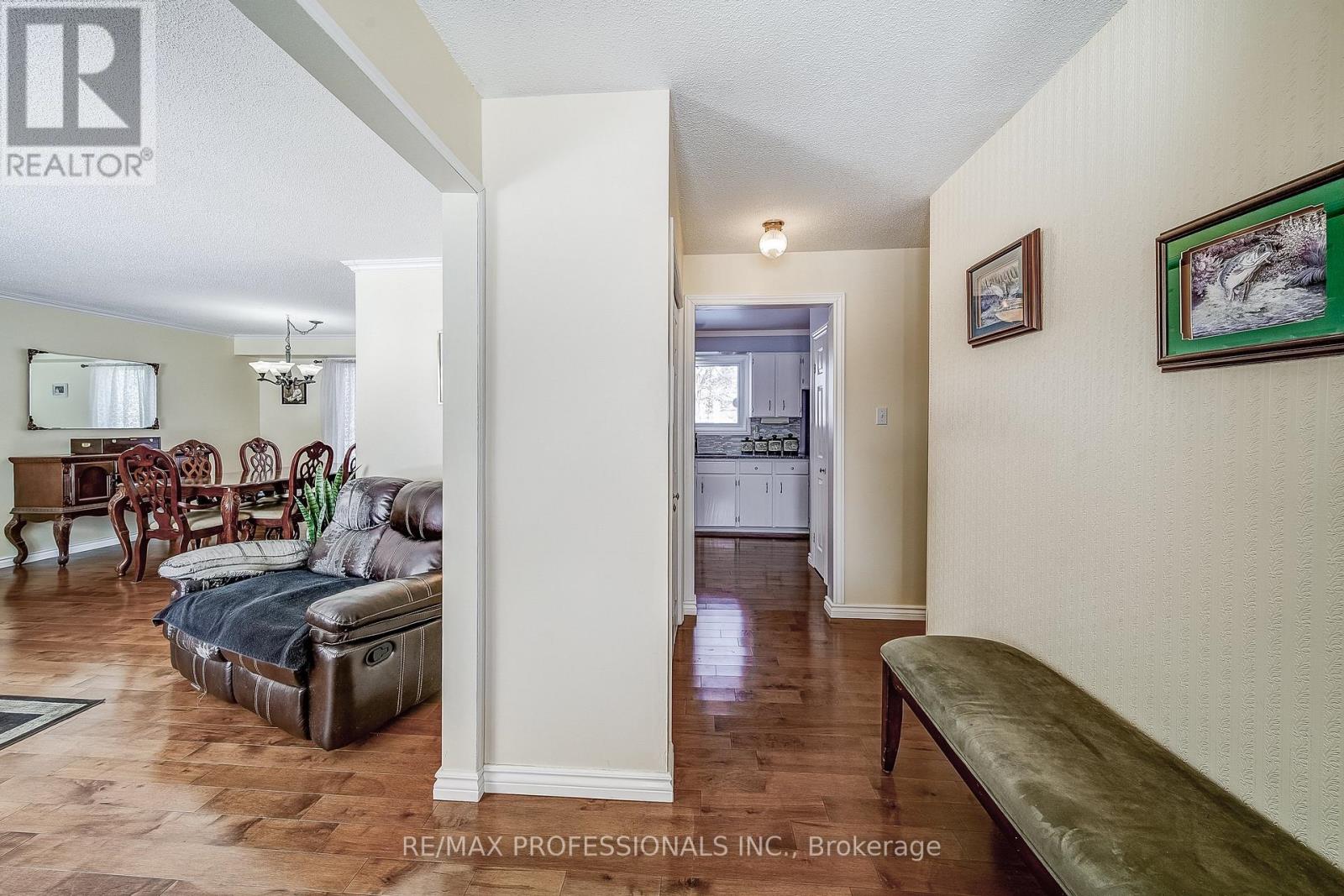 2 Agnes Street, Barrie, Ontario  L4M 2S2 - Photo 7 - S12747296