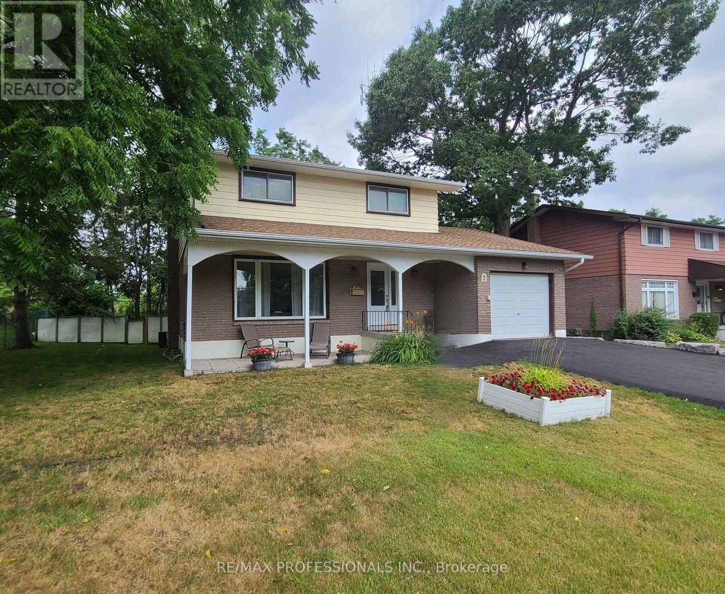 2 AGNES STREET, Barrie, Ontario