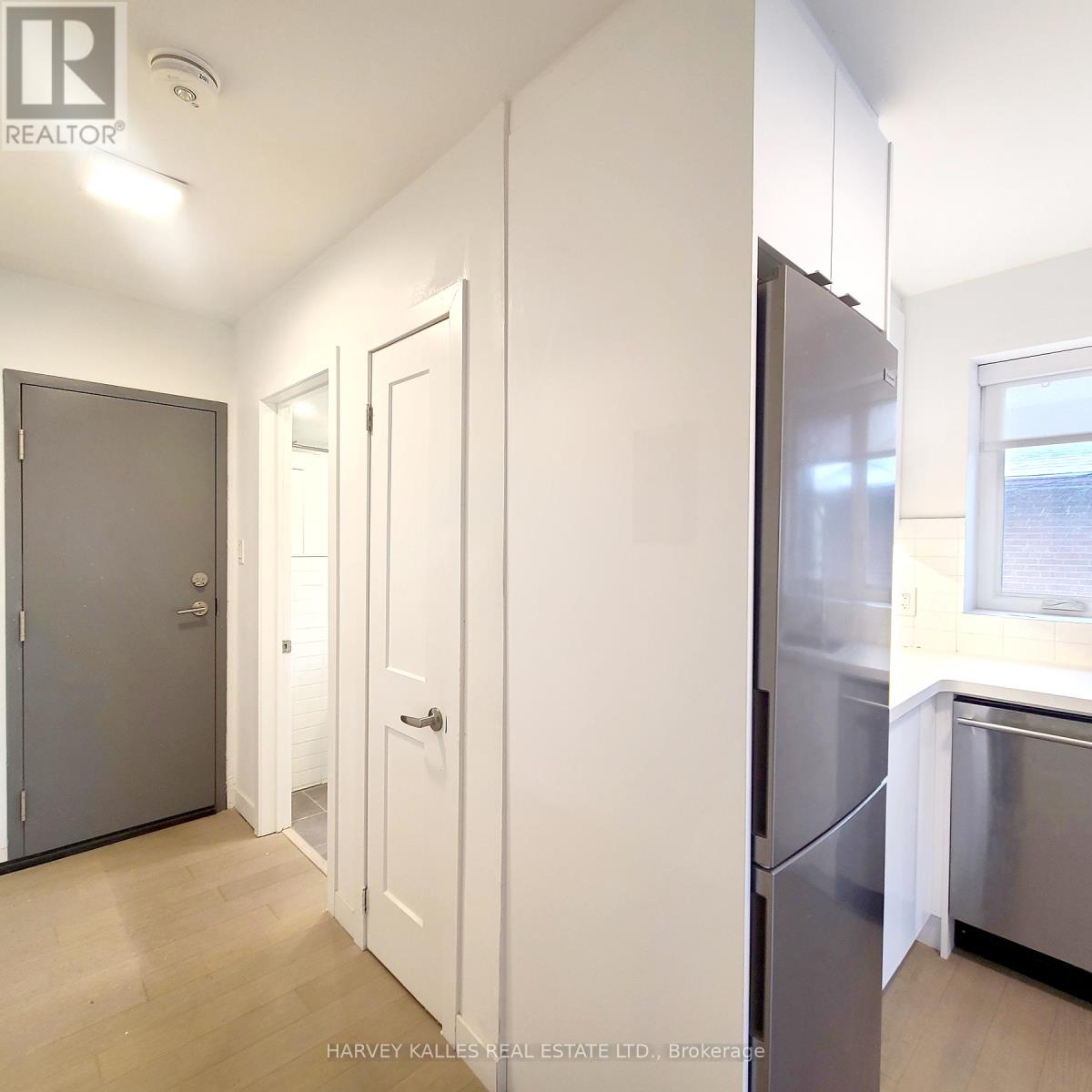 6 - 521 Browns Line, Toronto, Ontario  M8W 3V1 - Photo 5 - W12805506