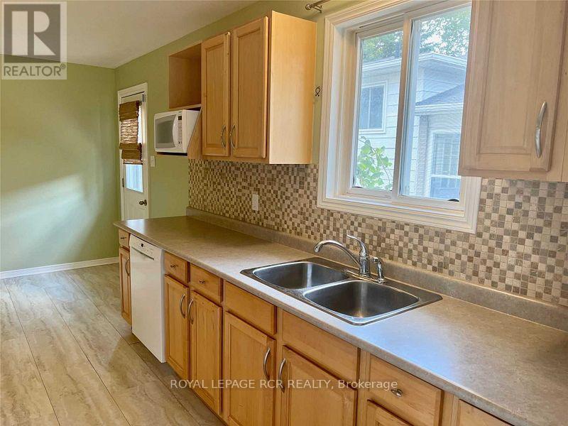 17 Edelwild Drive, Orangeville, Ontario  L9W 2Y4 - Photo 2 - W12869572