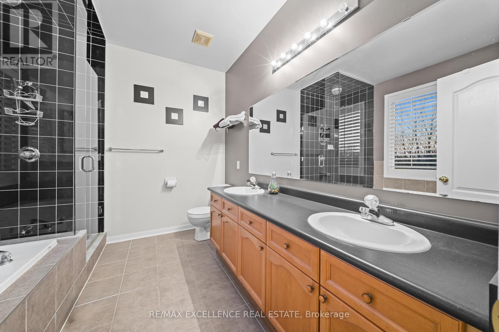 82 Bloomsbury Avenue, Brampton, Ontario  L6P 1S6 - Photo 23 - W12869574