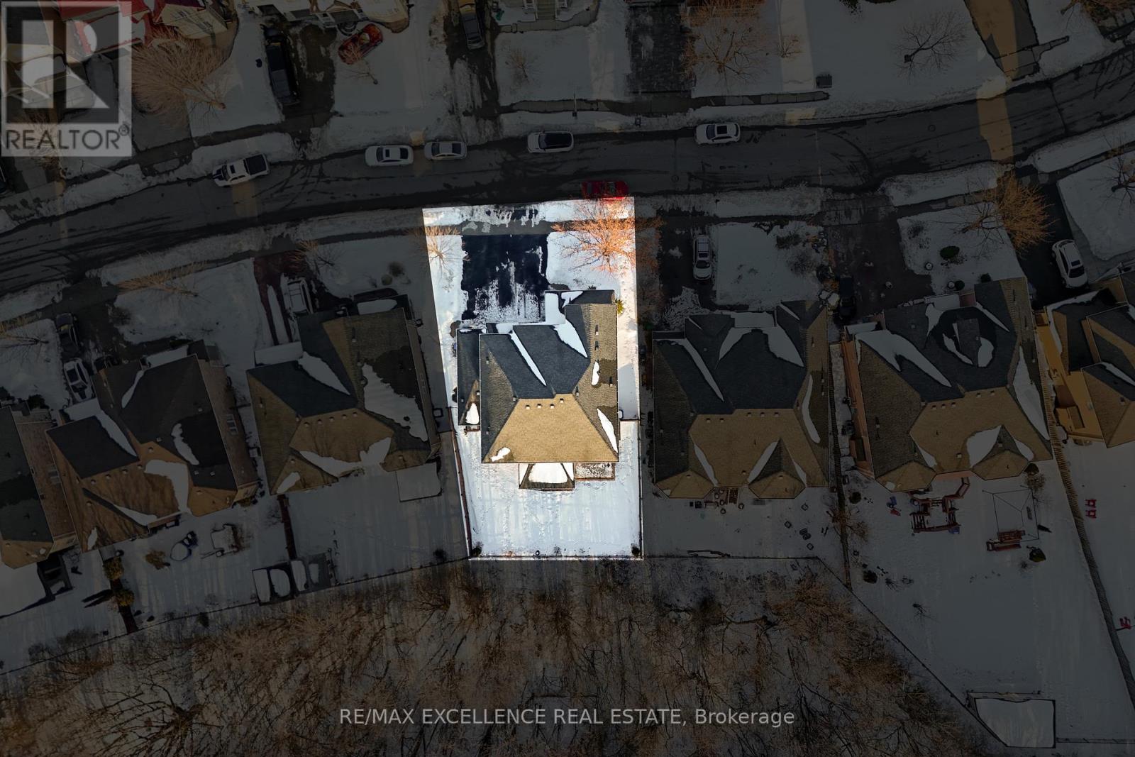 82 Bloomsbury Avenue, Brampton, Ontario  L6P 1S6 - Photo 5 - W12869574