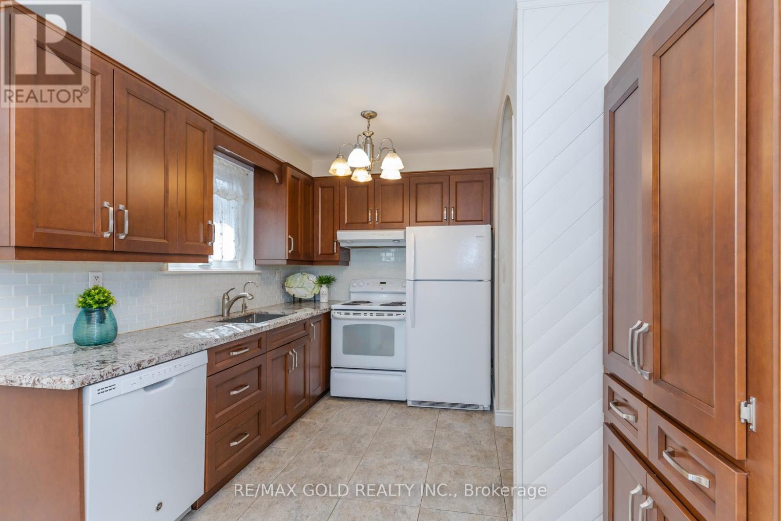 7158 Harwick Drive, Mississauga, Ontario  L4T 3A4 - Photo 10 - W12869586