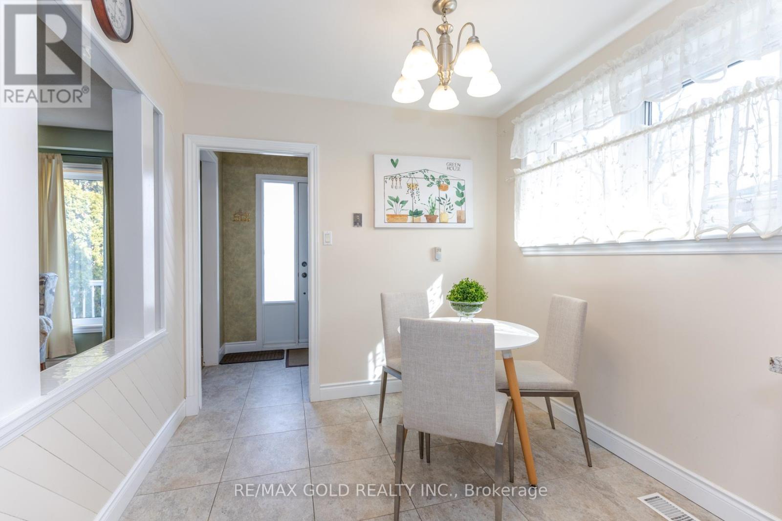 7158 Harwick Drive, Mississauga, Ontario  L4T 3A4 - Photo 13 - W12869586