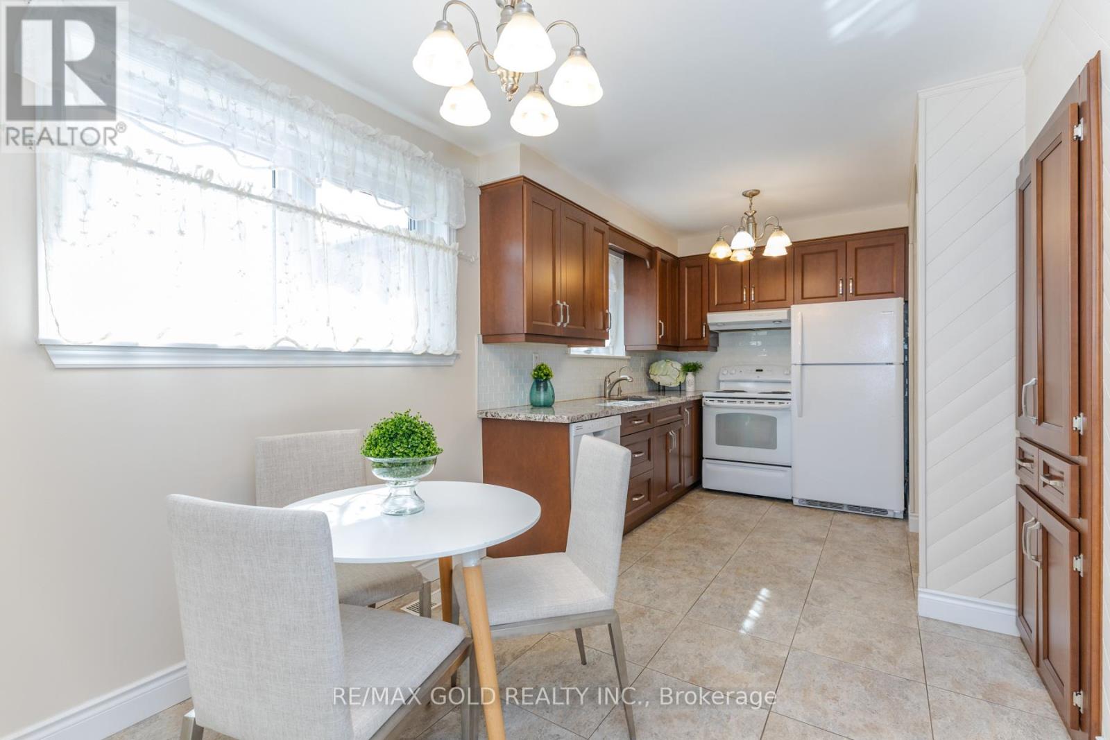 7158 Harwick Drive, Mississauga, Ontario  L4T 3A4 - Photo 8 - W12869586