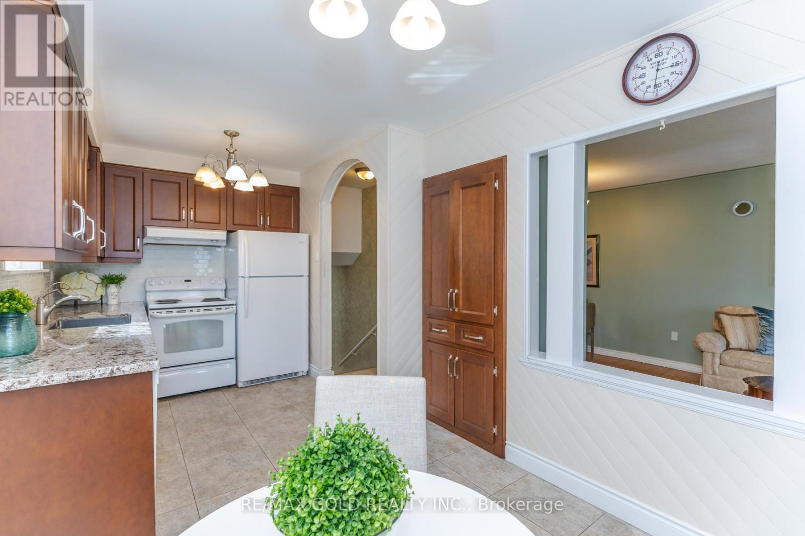 7158 Harwick Drive, Mississauga, Ontario  L4T 3A4 - Photo 9 - W12869586