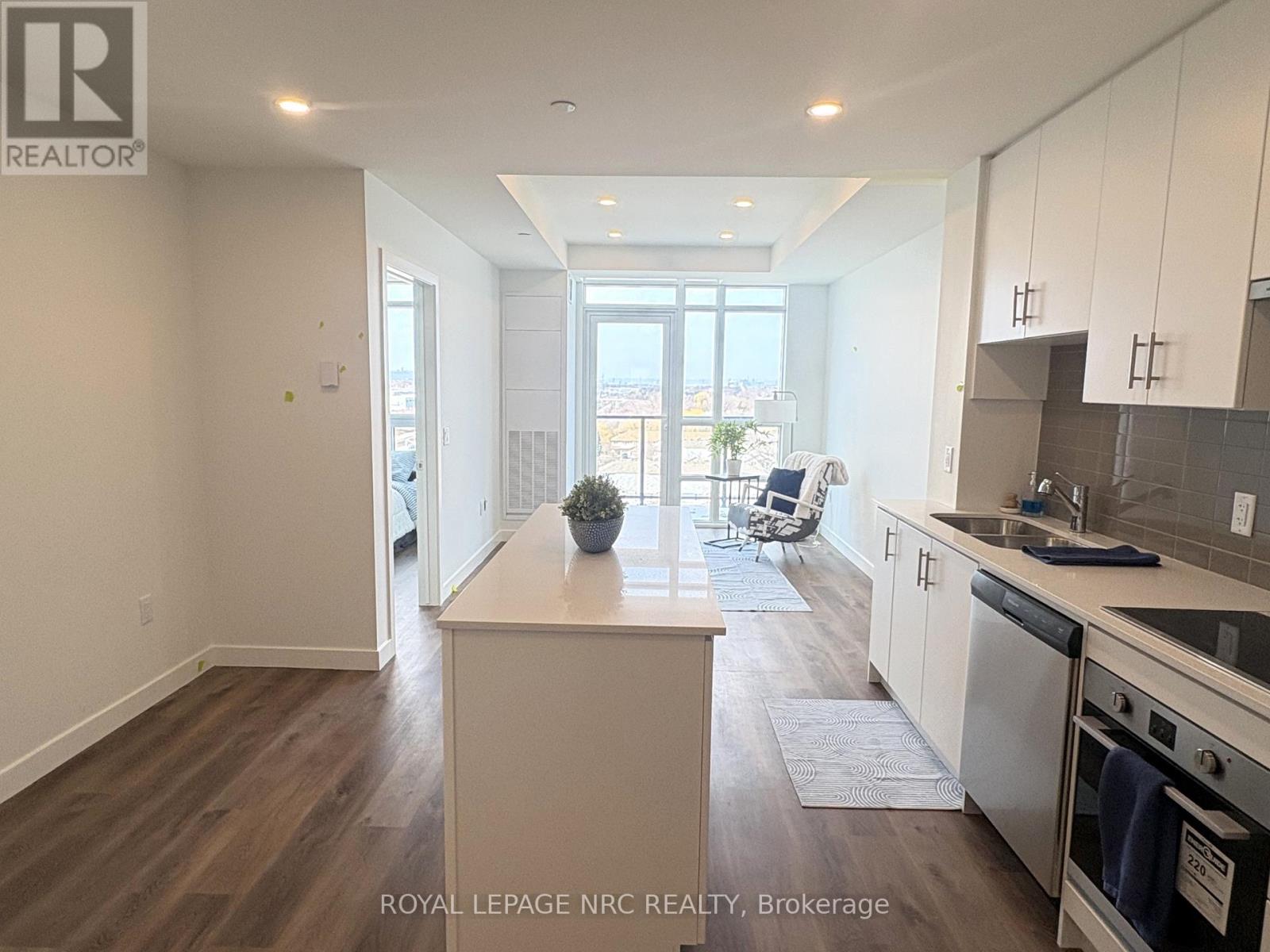 921 - 461 Green Road, Hamilton, Ontario  L8E 5B4 - Photo 3 - X12544170