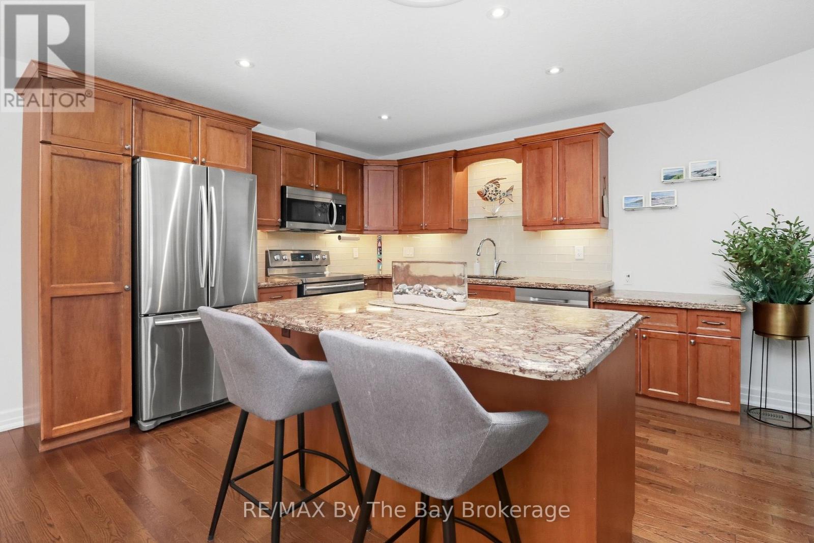 39 Greenway Drive, Wasaga Beach, Ontario  L9Z 0E6 - Photo 10 - S12691016