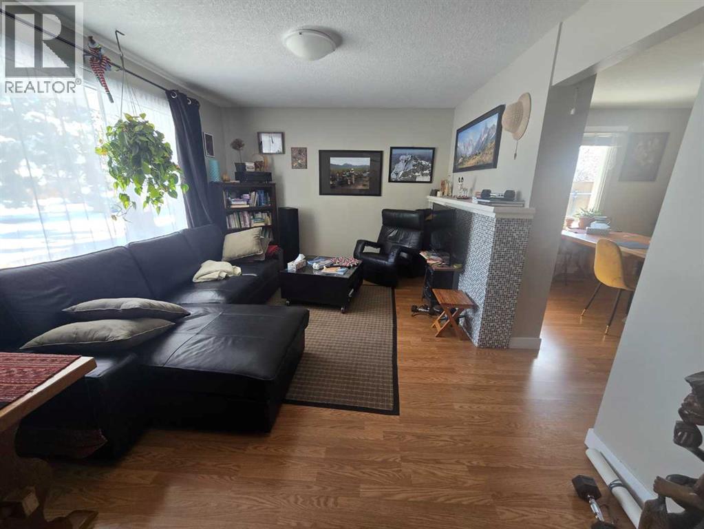 1414 14 Avenue S, Lethbridge, Alberta  T1K 0T4 - Photo 2 - A2291934