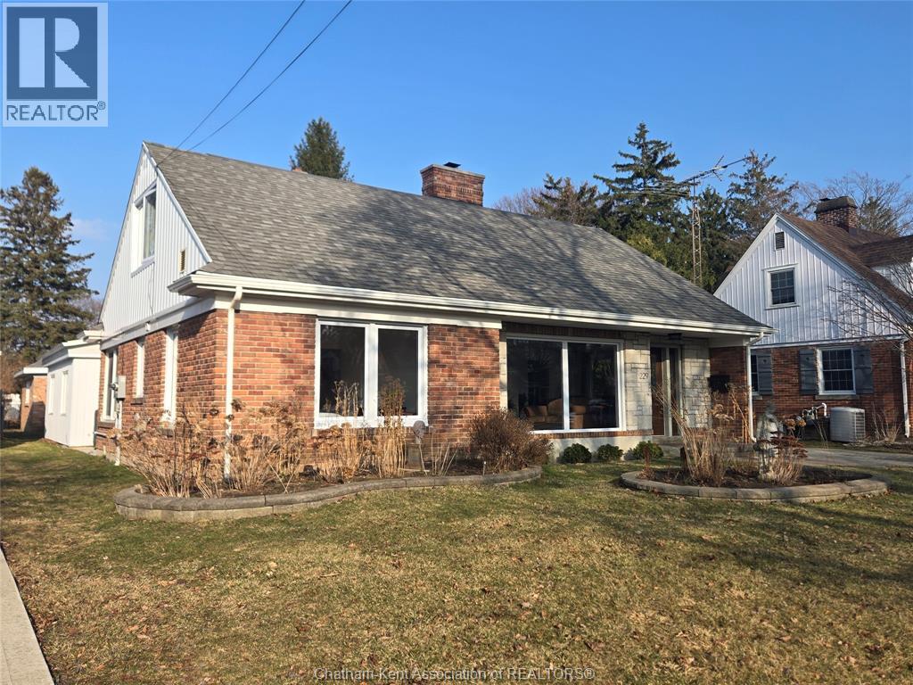 229 Elizabeth Street, Chatham, Ontario  N7L 2Y6 - Photo 2 - 26004160
