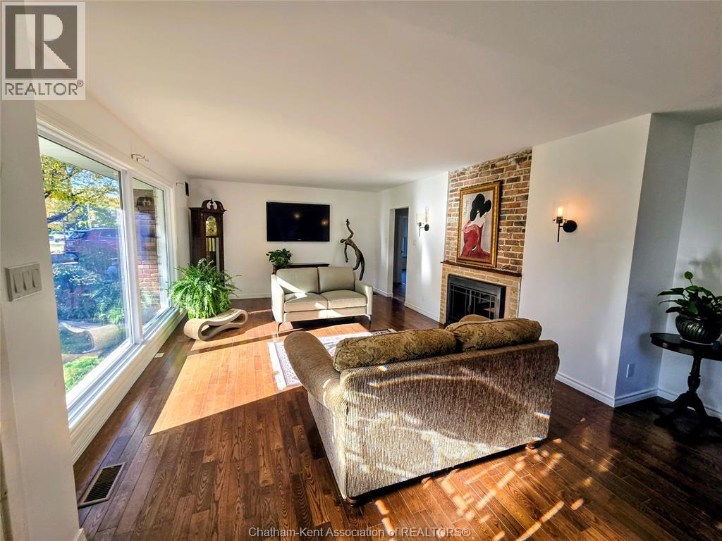 229 Elizabeth Street, Chatham, Ontario  N7L 2Y6 - Photo 8 - 26004160