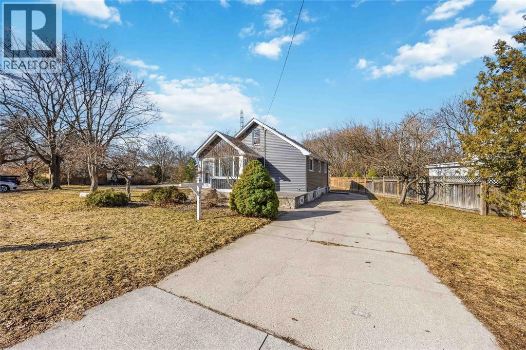 1027 Colborne Road, Sarnia, Ontario  N7V 3K6 - Photo 2 - 26005054