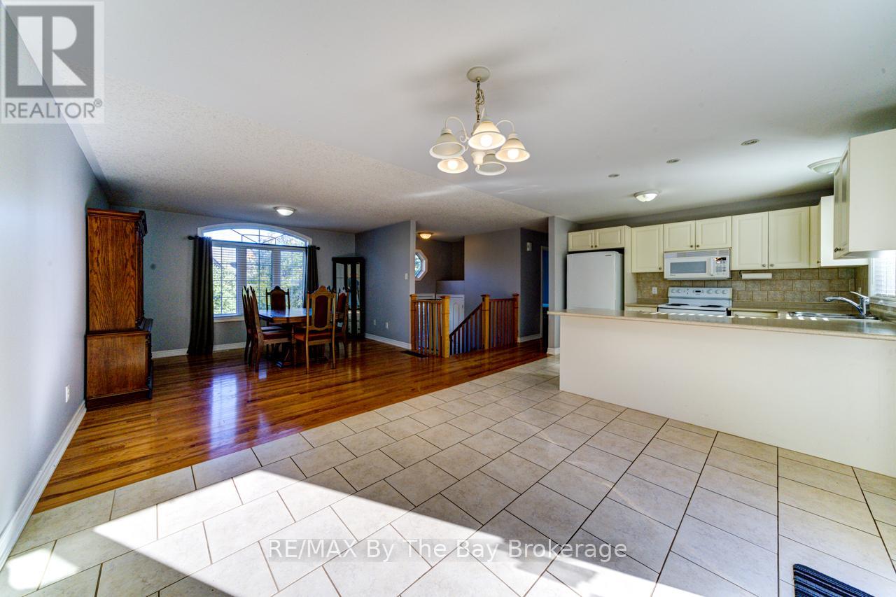 45 William Avenue, Wasaga Beach, Ontario  L9Z 2X3 - Photo 14 - S12869728