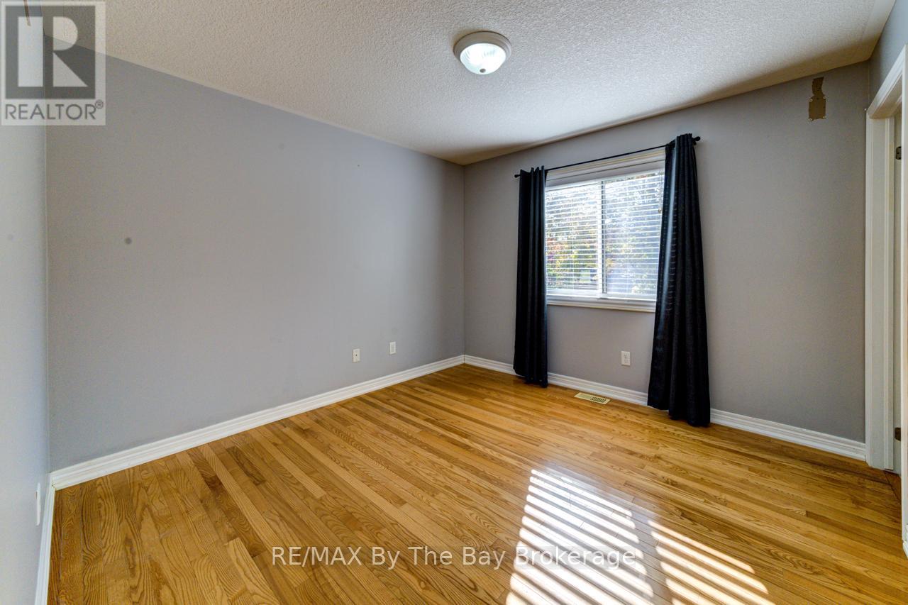 45 William Avenue, Wasaga Beach, Ontario  L9Z 2X3 - Photo 19 - S12869728