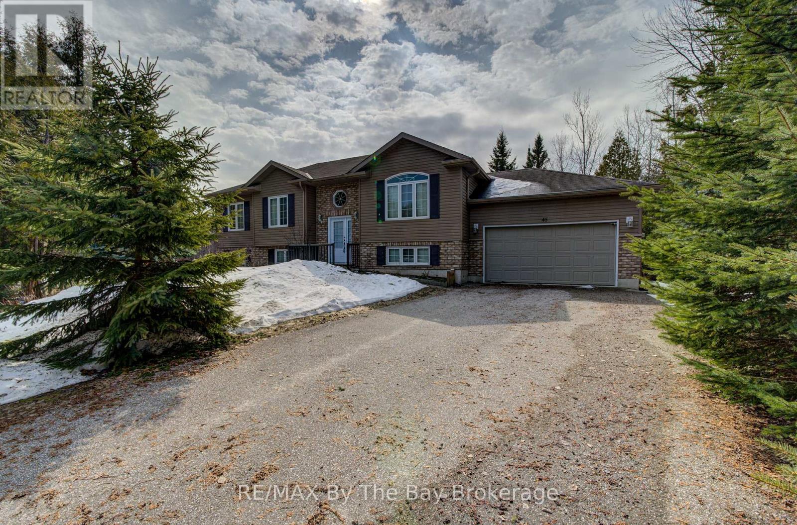 45 William Avenue, Wasaga Beach, Ontario  L9Z 2X3 - Photo 2 - S12869728