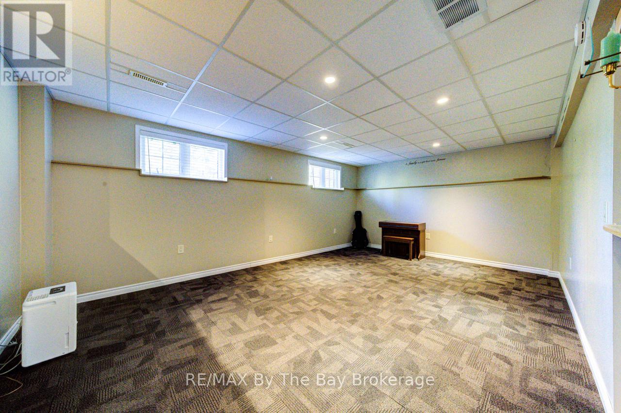 45 William Avenue, Wasaga Beach, Ontario  L9Z 2X3 - Photo 24 - S12869728