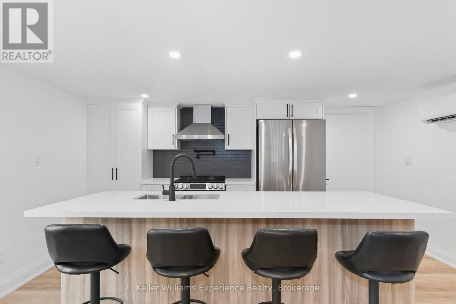 3355 Muskoka Street, Severn, Ontario  L0K 2B0 - Photo 11 - S12869782