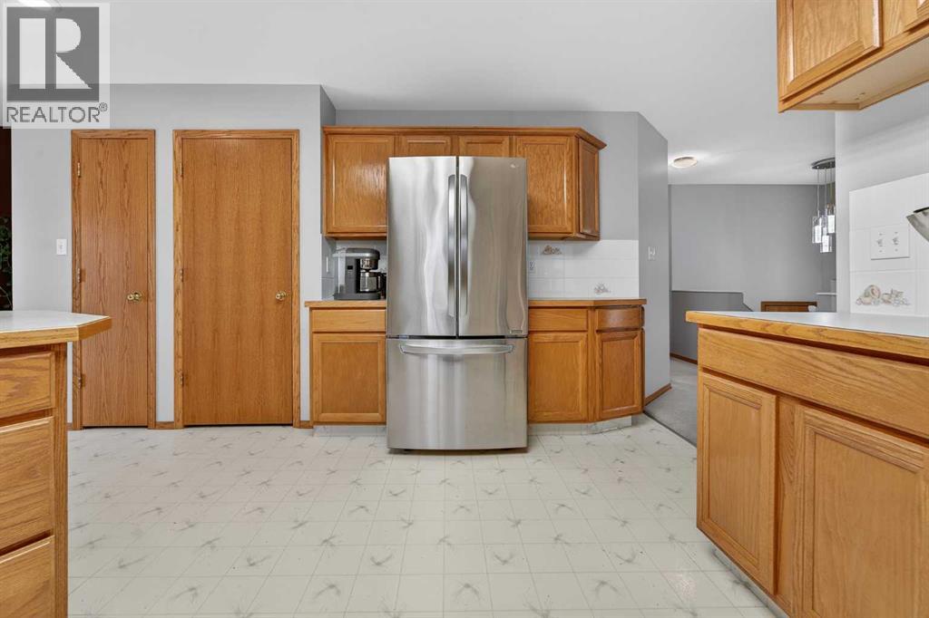 95 Stoney Crescent W, Lethbridge, Alberta  T1K 7B2 - Photo 8 - A2289473