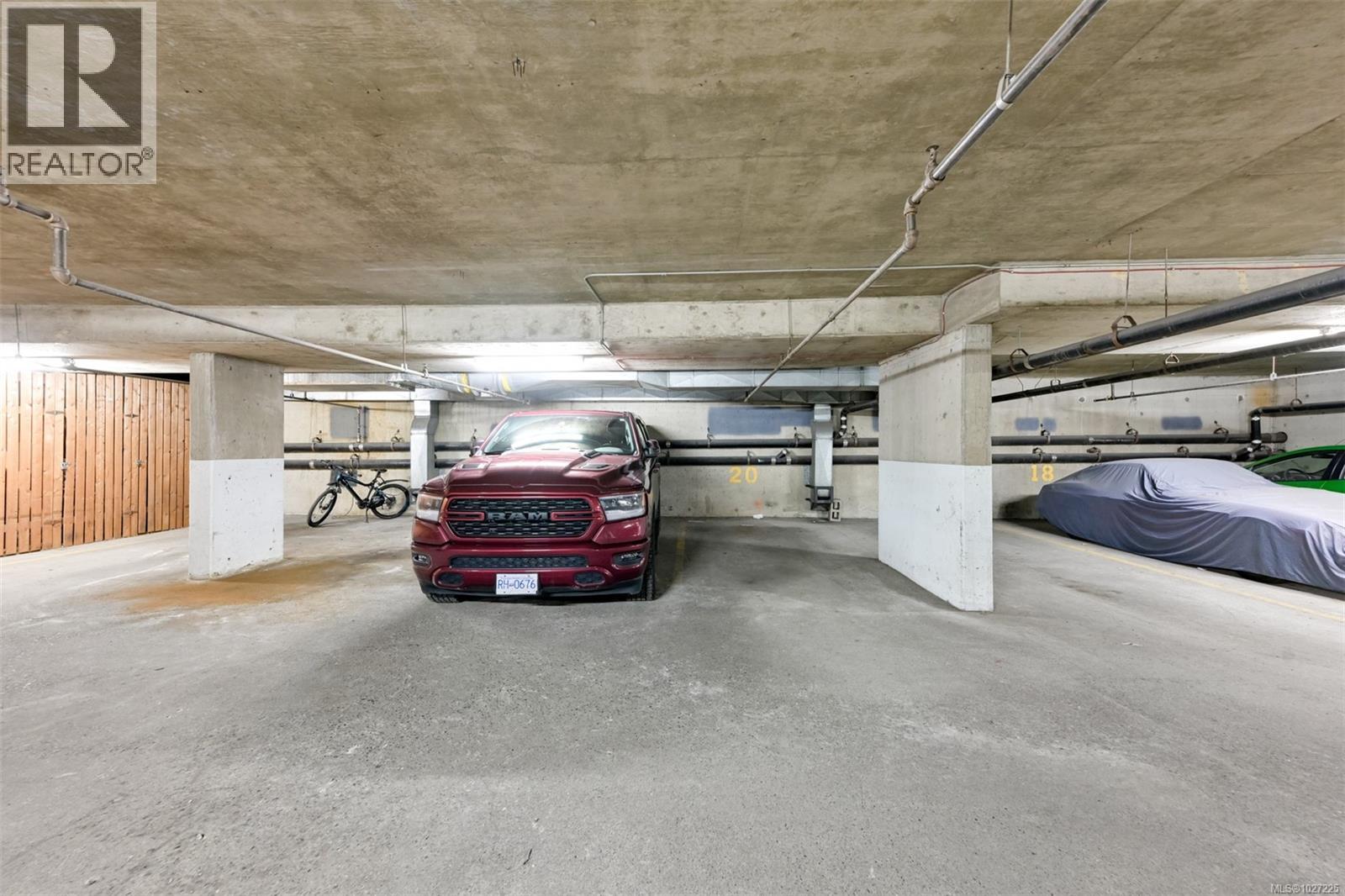 201 1619 Morrison St, Victoria, British Columbia  V8R 6R8 - Photo 32 - 1027225