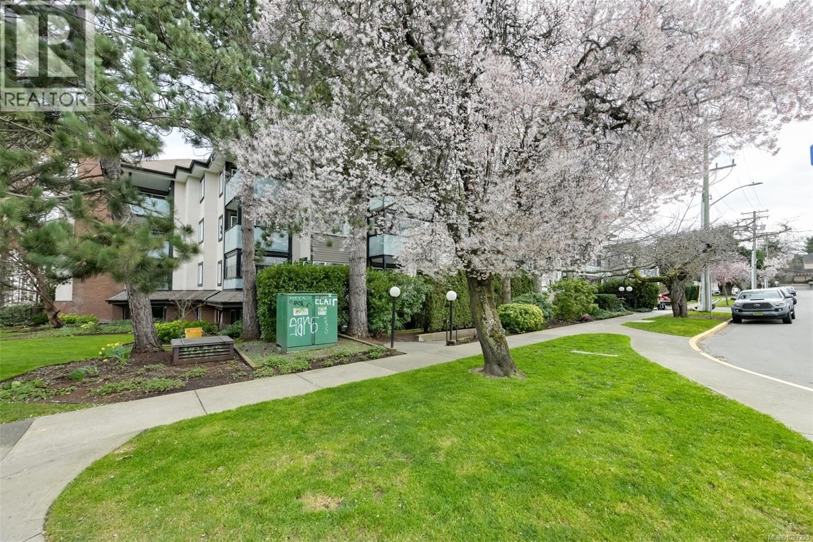 201 1619 Morrison St, Victoria, British Columbia  V8R 6R8 - Photo 7 - 1027225