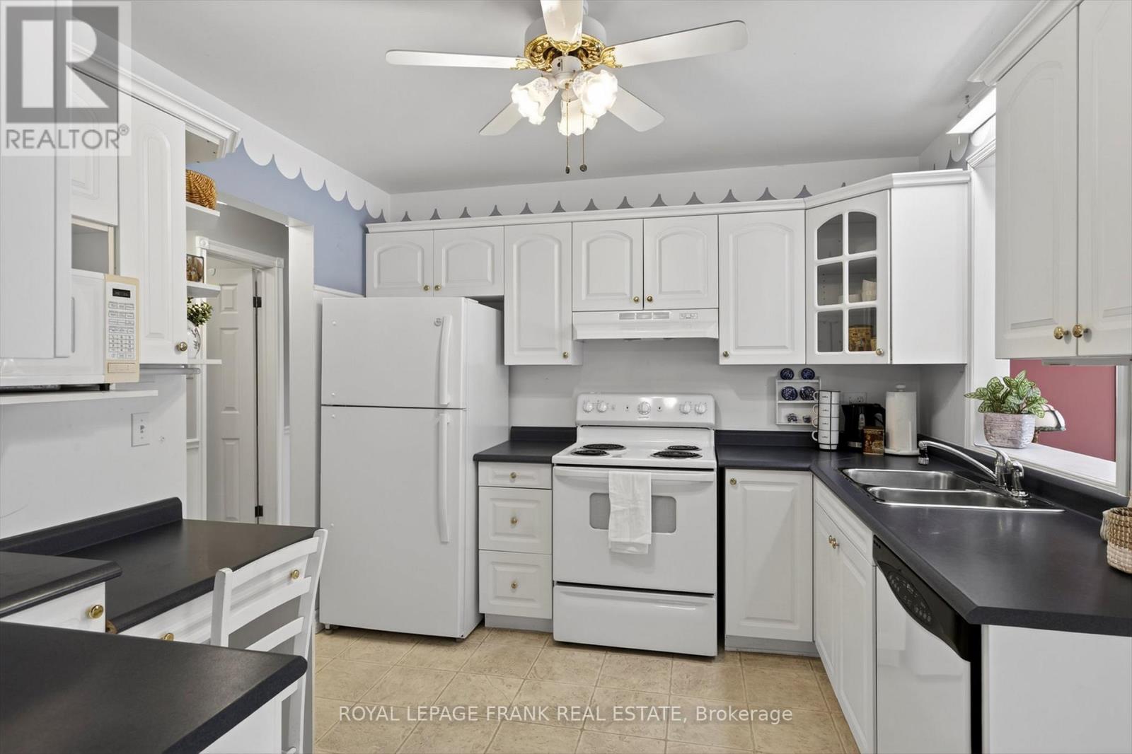 491 Chamberlain Street, Peterborough (Town Ward 3), Ontario  K9J 4L3 - Photo 9 - X12869726