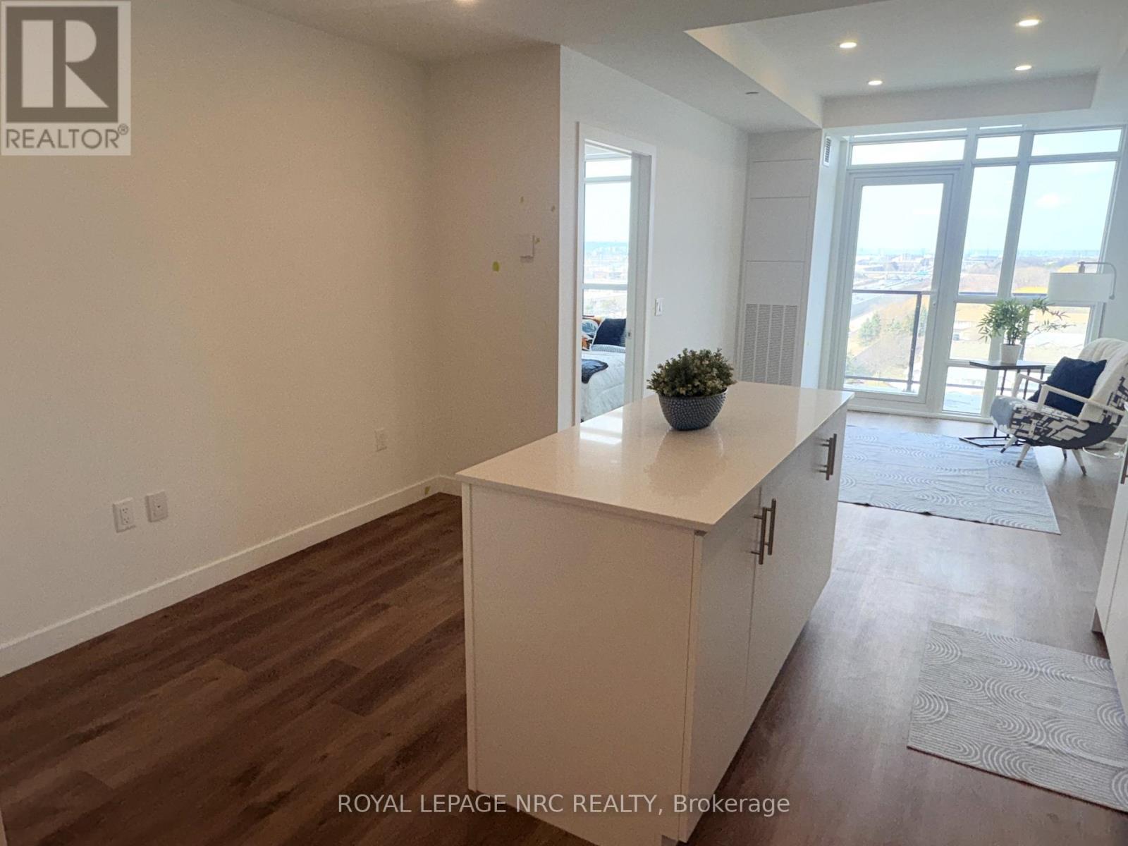 921 - 461 Green Road, Hamilton, Ontario  L8E 5B4 - Photo 5 - X12314405