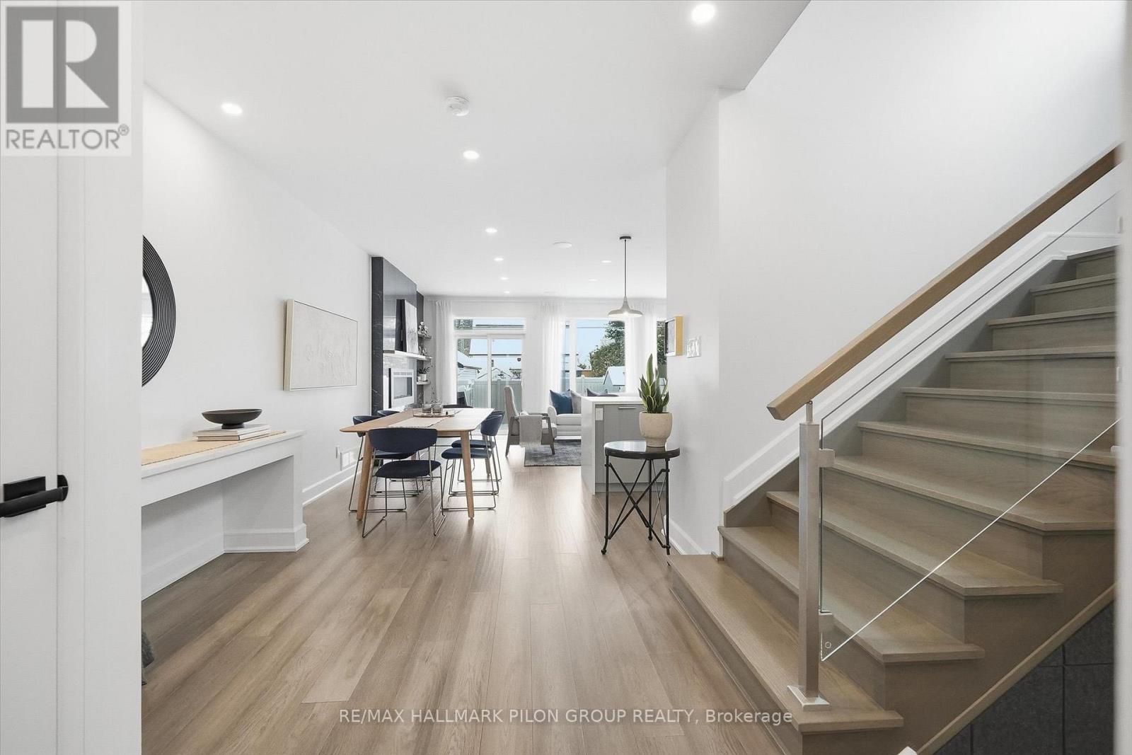 559 Mutual Street, Ottawa, Ontario  K1K 1C5 - Photo 3 - X12869802