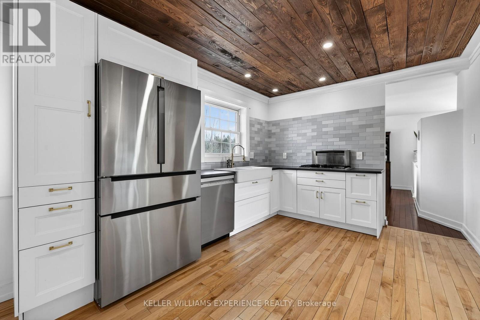 2 Algonquin Heights Court, Essa (Thornton), Ontario  L0L 2N0 - Photo 10 - N12869824