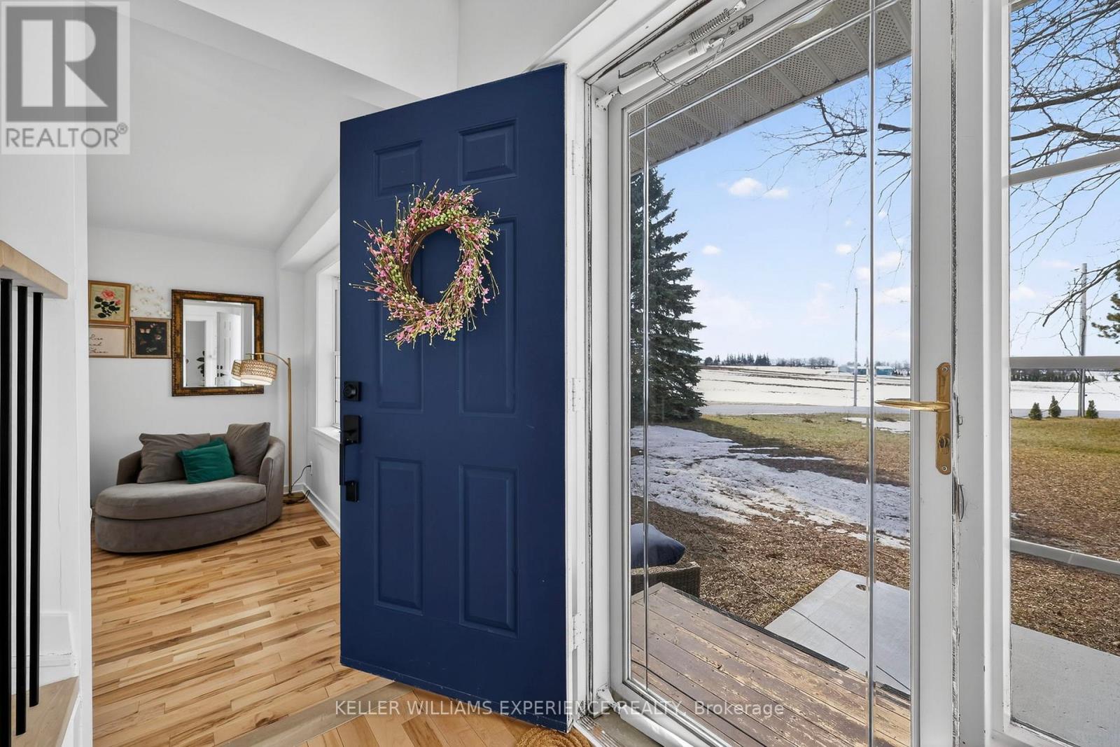 2 Algonquin Heights Court, Essa (Thornton), Ontario  L0L 2N0 - Photo 4 - N12869824