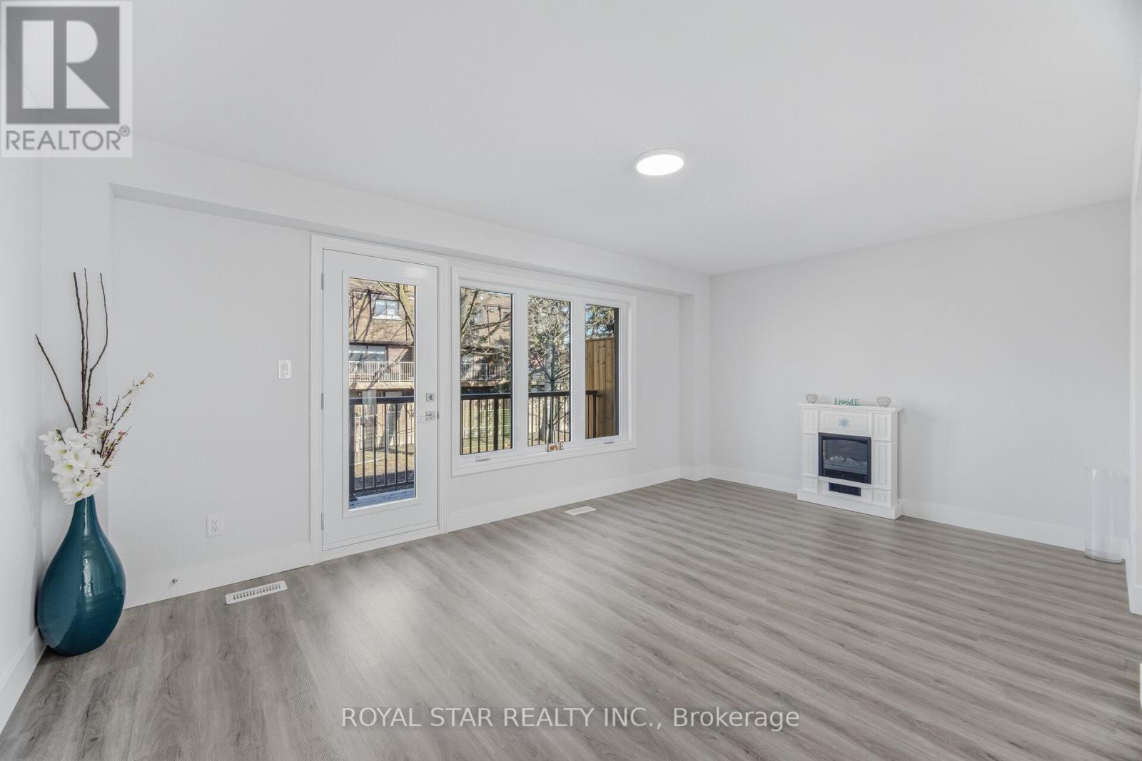 3 - 11 Plaisance Road, Richmond Hill (North Richvale), Ontario  L4C 5H1 - Photo 16 - N12869860