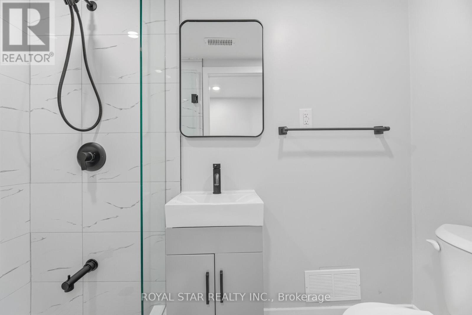 3 - 11 Plaisance Road, Richmond Hill (North Richvale), Ontario  L4C 5H1 - Photo 42 - N12869860