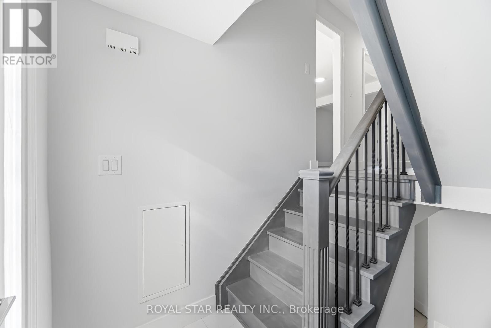 3 - 11 Plaisance Road, Richmond Hill (North Richvale), Ontario  L4C 5H1 - Photo 7 - N12869860