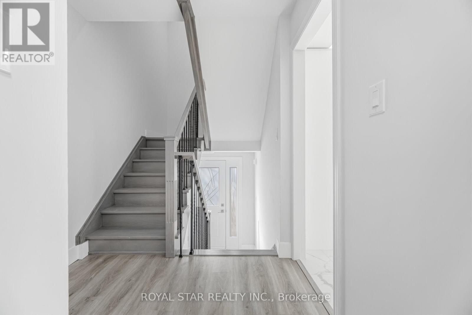 3 - 11 Plaisance Road, Richmond Hill (North Richvale), Ontario  L4C 5H1 - Photo 8 - N12869860