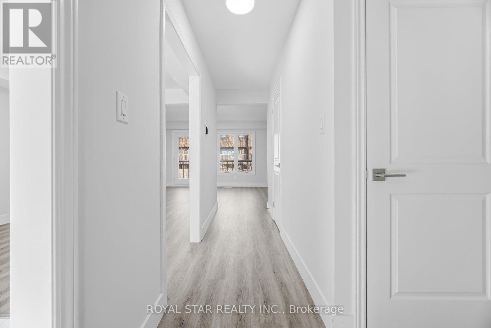 3 - 11 Plaisance Road, Richmond Hill (North Richvale), Ontario  L4C 5H1 - Photo 9 - N12869860