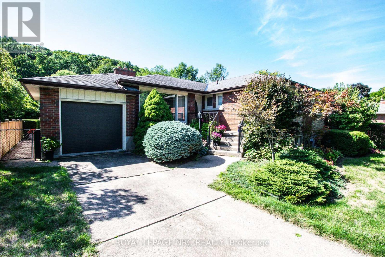 4 Glenbarr Road, St. Catharines, Ontario  L2T 1Y1 - Photo 1 - X12869746