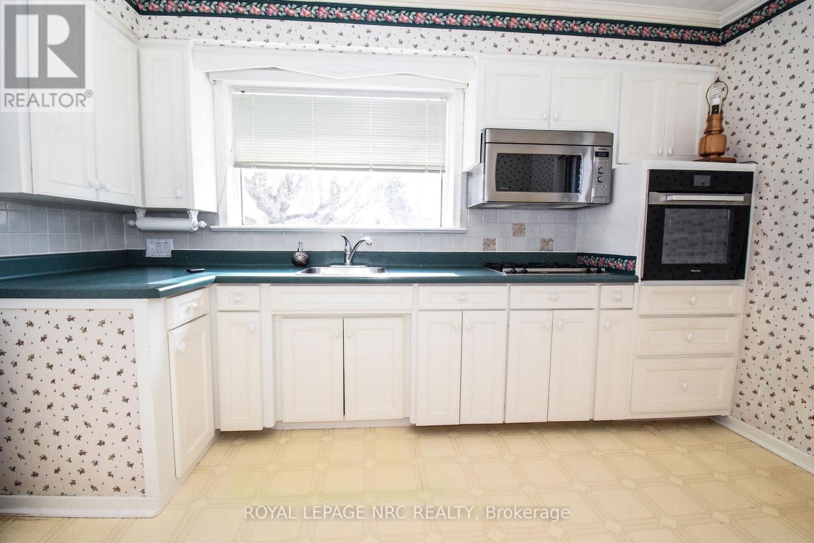 4 Glenbarr Road, St. Catharines, Ontario  L2T 1Y1 - Photo 14 - X12869746