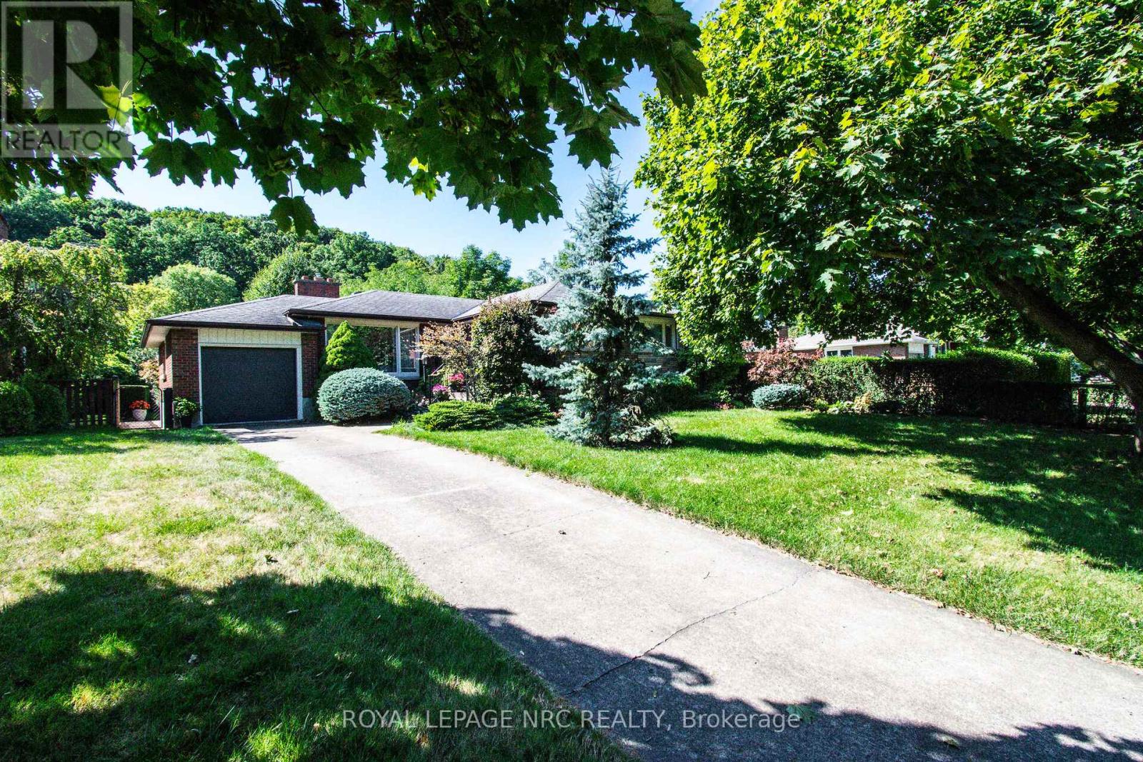 4 Glenbarr Road, St. Catharines, Ontario  L2T 1Y1 - Photo 2 - X12869746