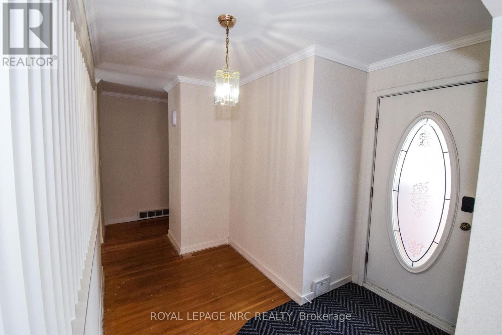 4 Glenbarr Road, St. Catharines, Ontario  L2T 1Y1 - Photo 4 - X12869746