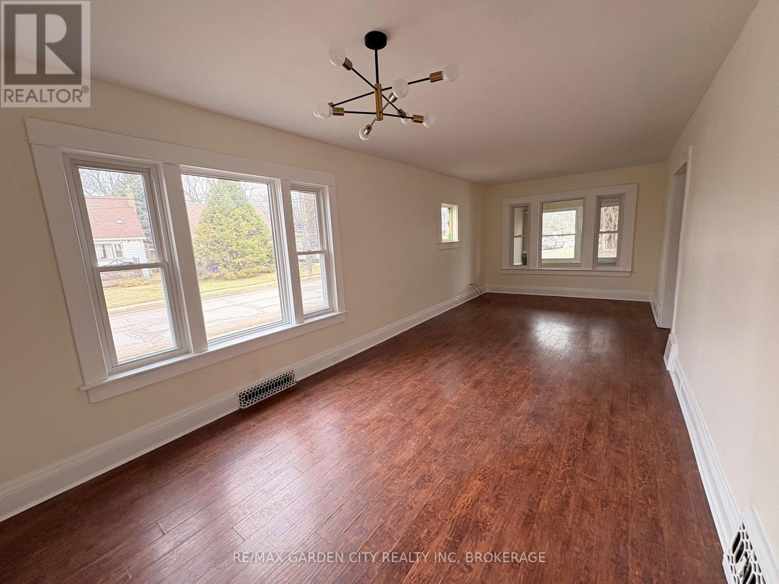 4372 Seneca Street, Niagara Falls, Ontario  L2E 1G6 - Photo 8 - X12869868