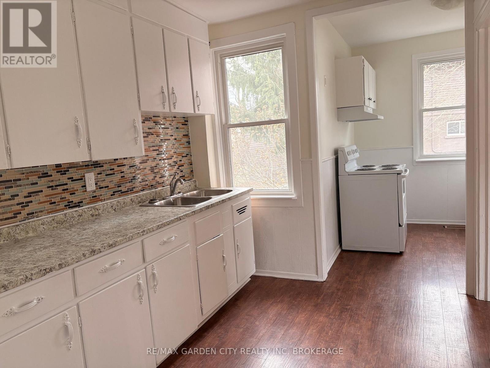 4372 Seneca Street, Niagara Falls, Ontario  L2E 1G6 - Photo 9 - X12869868