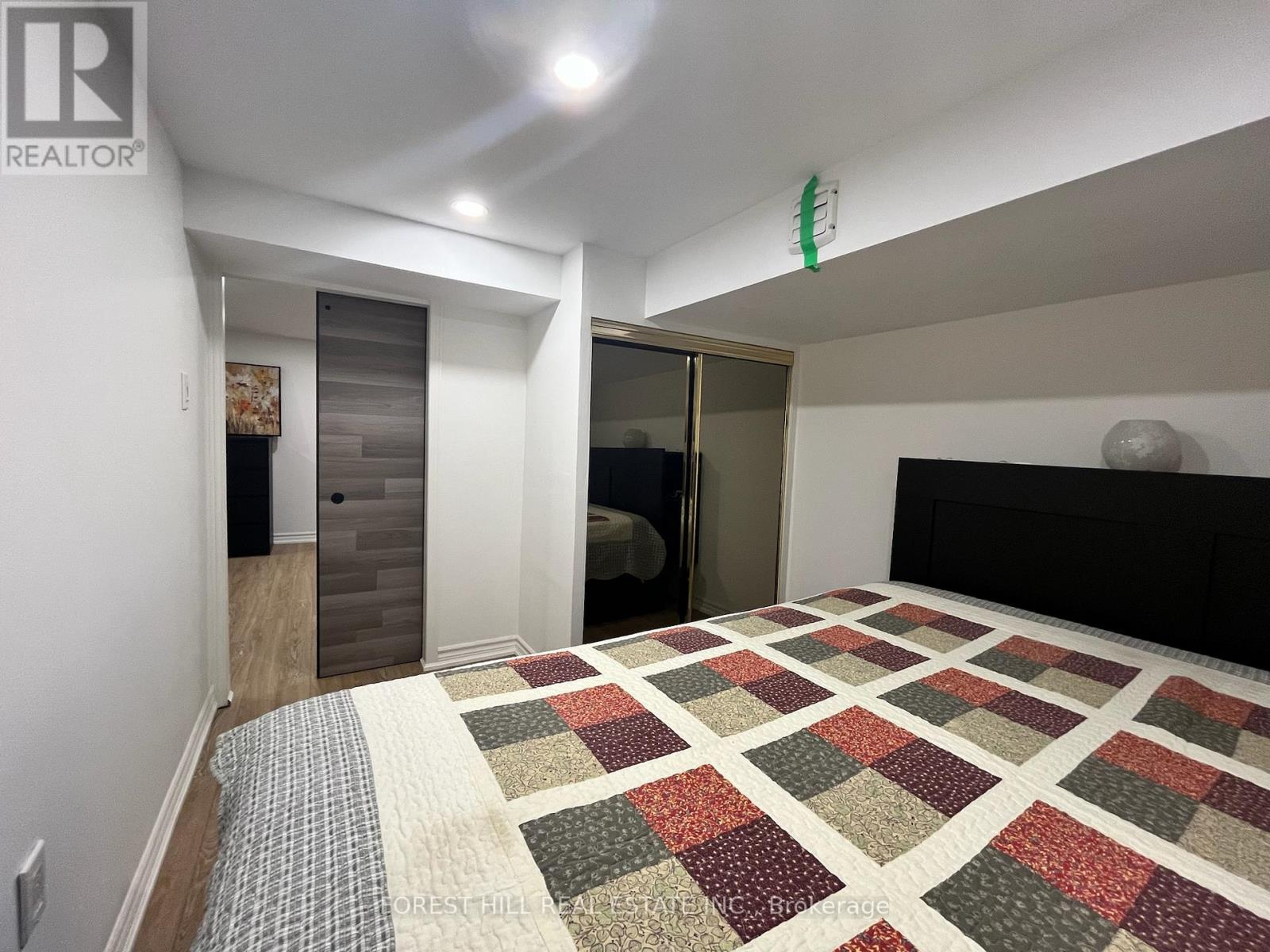 Bsmt - 960 Briar Hill Avenue, Toronto, Ontario  M6B 1M3 - Photo 10 - W12869718