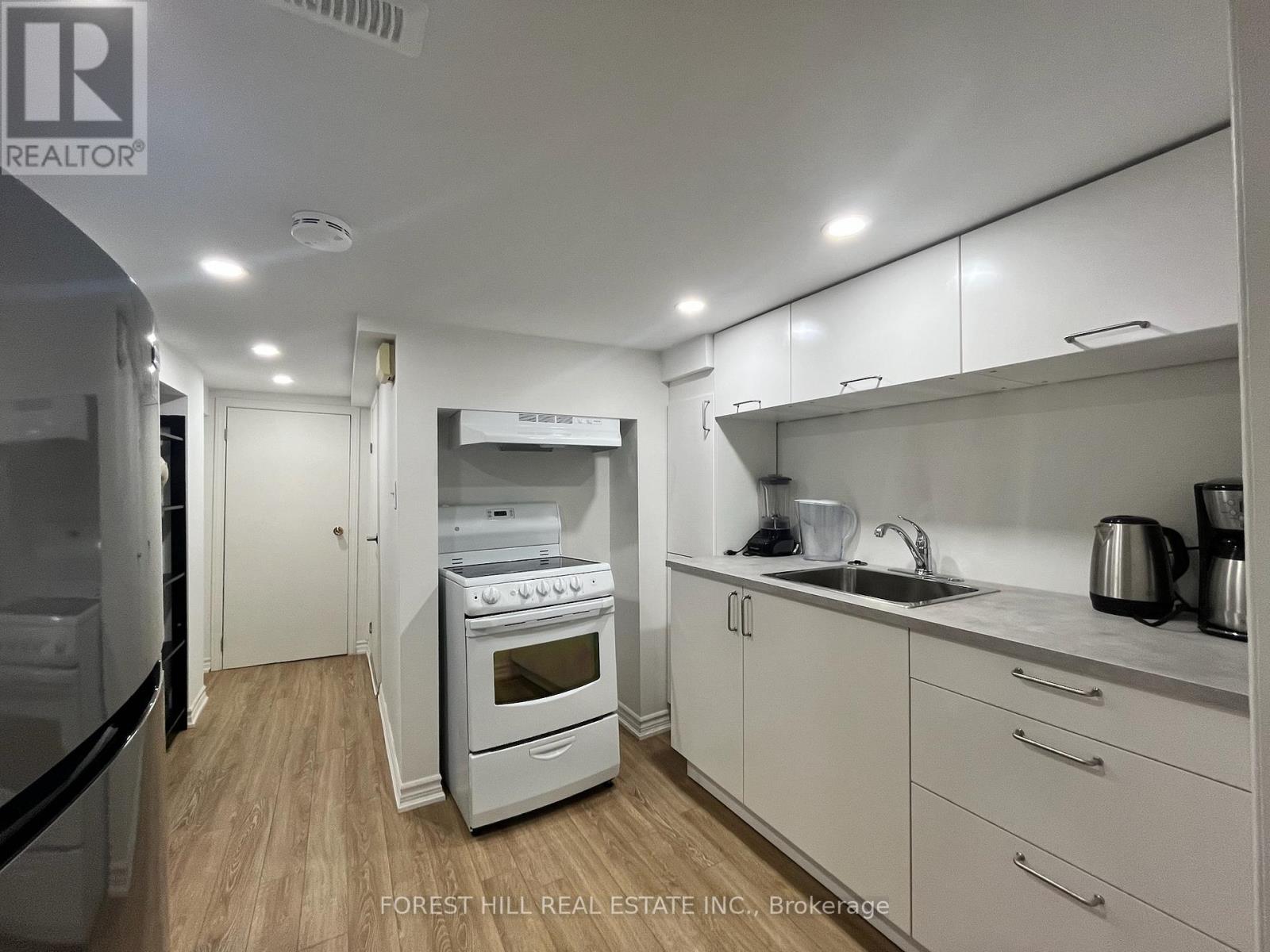 Bsmt - 960 Briar Hill Avenue, Toronto, Ontario  M6B 1M3 - Photo 4 - W12869718